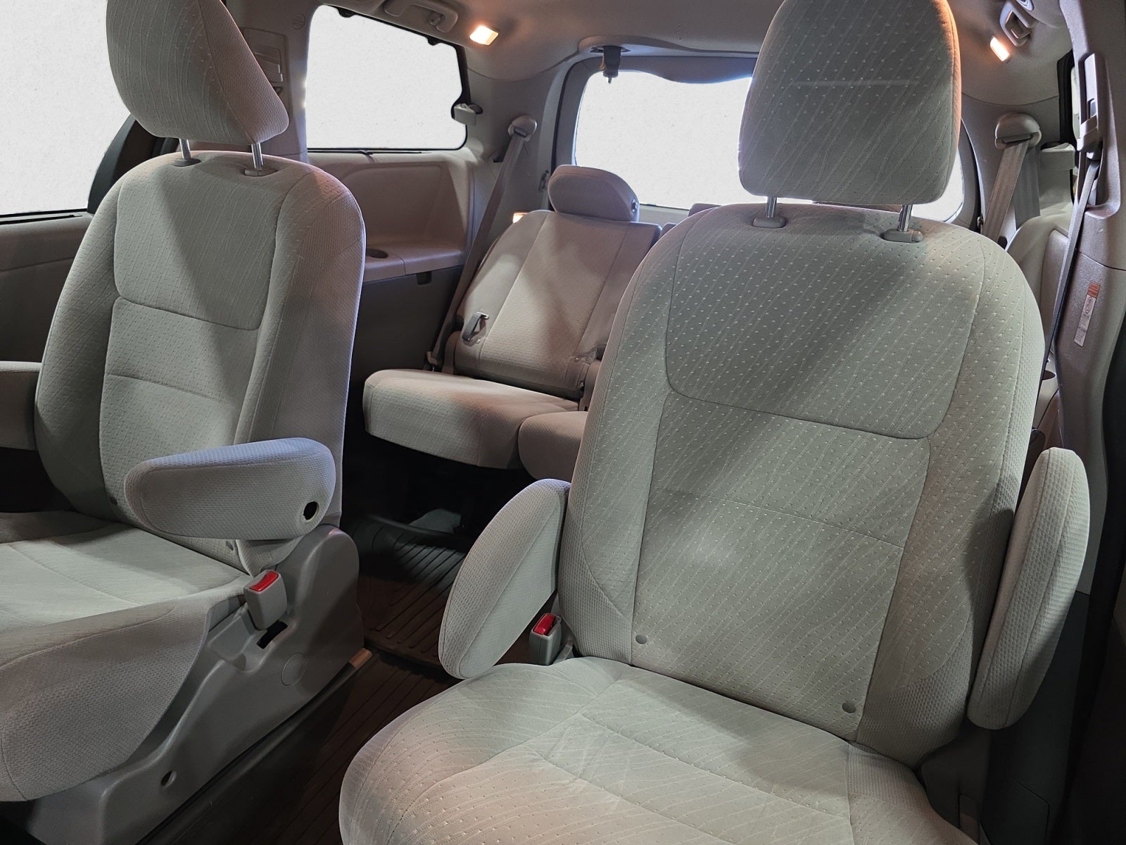 2020 Toyota Sienna LE 7 Passenger