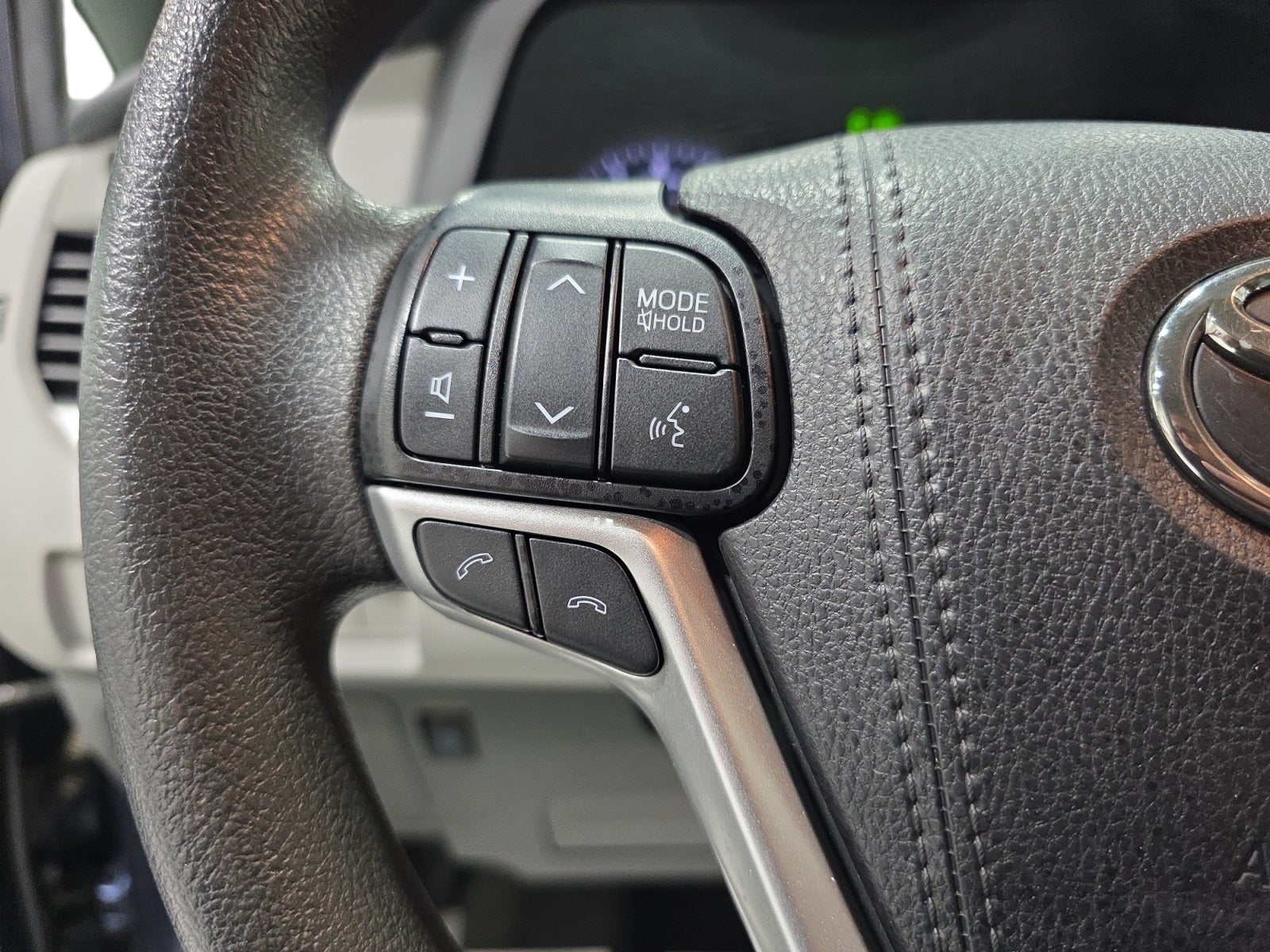 2020 Toyota Sienna LE 7 Passenger