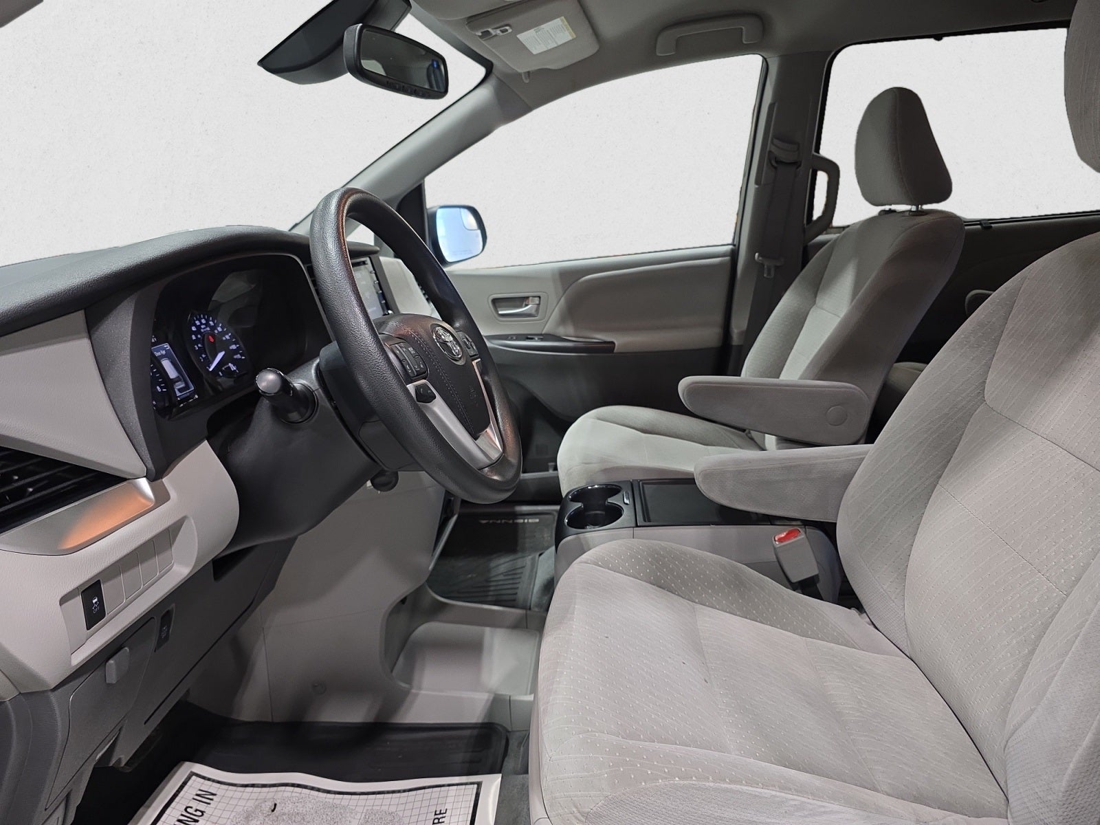 2020 Toyota Sienna LE 7 Passenger